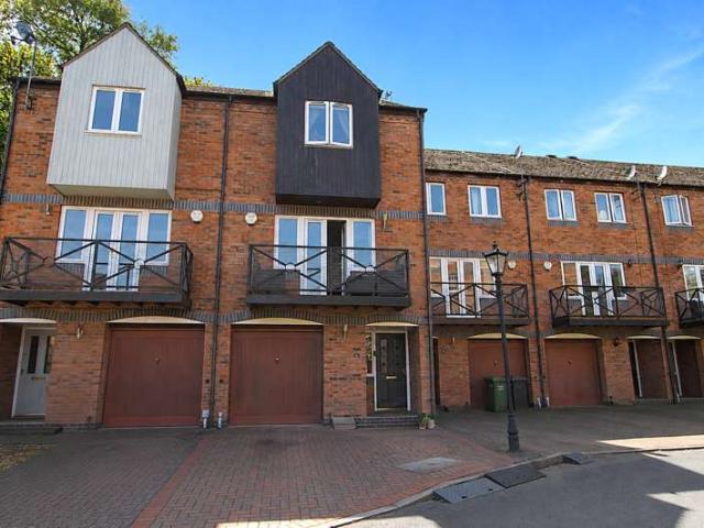 4 Bedroom Town House