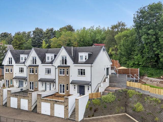 4 Bedroom Town House