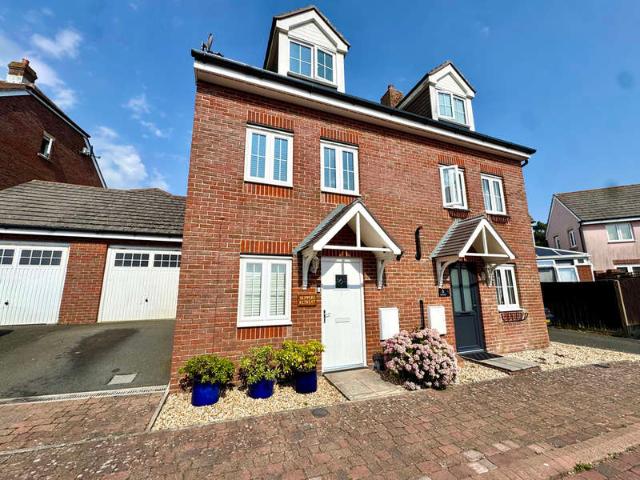 4 Bedroom Town House