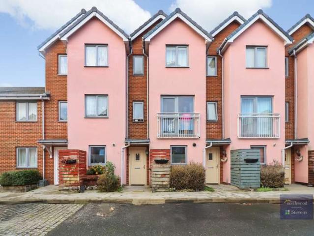 4 Bedroom Town House
