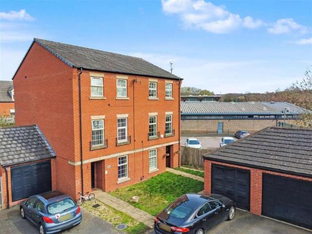 4 Bedroom Town House
