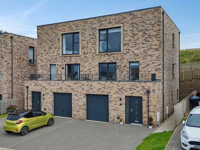 4 Bedroom Town House