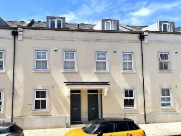 4 Bedroom Town House