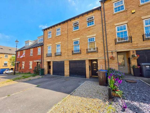 4 Bedroom Town House