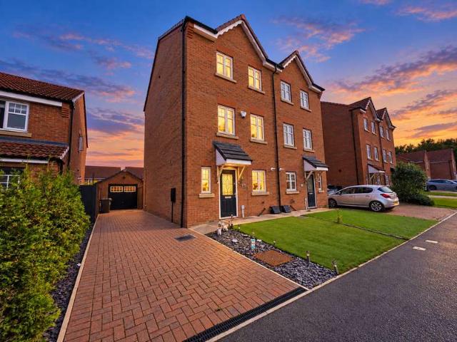 4 Bedroom Town House