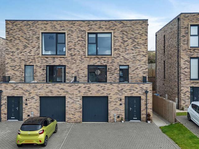 4 Bedroom Town House