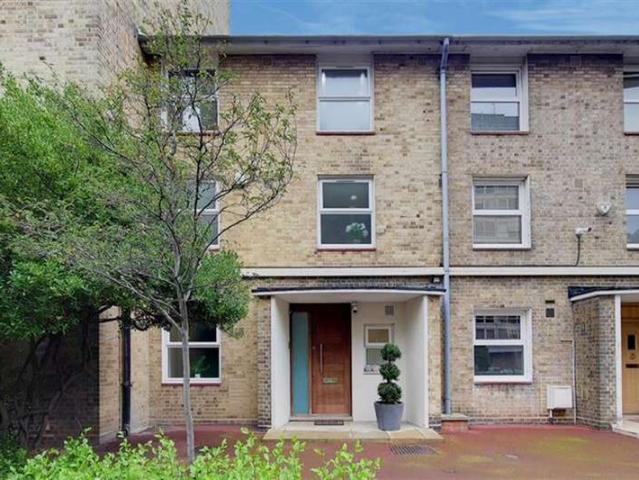 4 Bedroom Town House