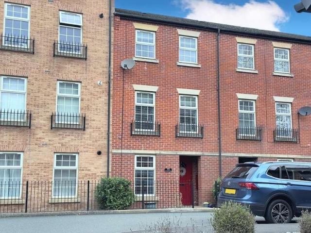 4 Bedroom Town House
