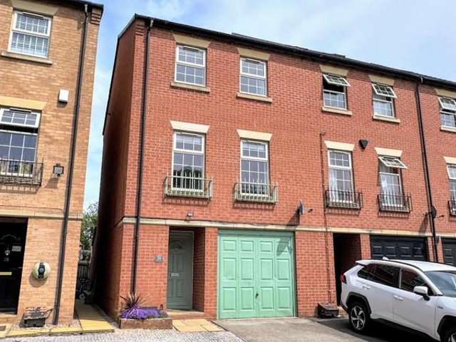 4 Bedroom Town House
