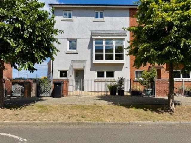 4 Bedroom Town House