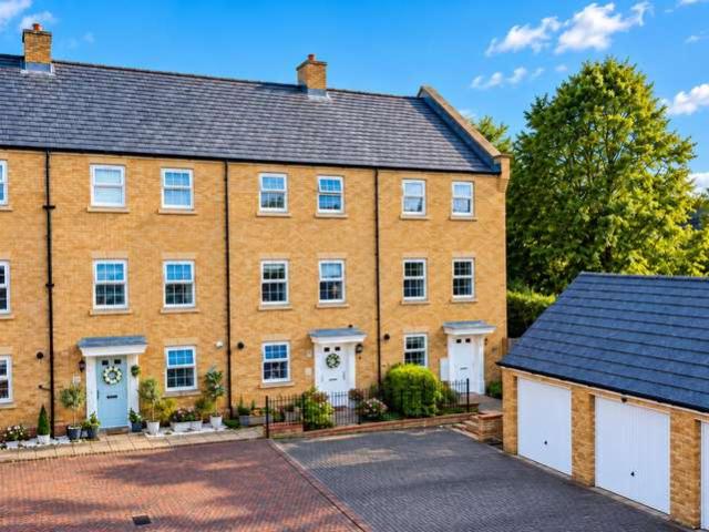 4 Bedroom Town House