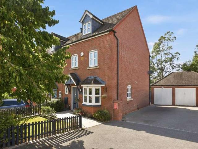 4 Bedroom Town House