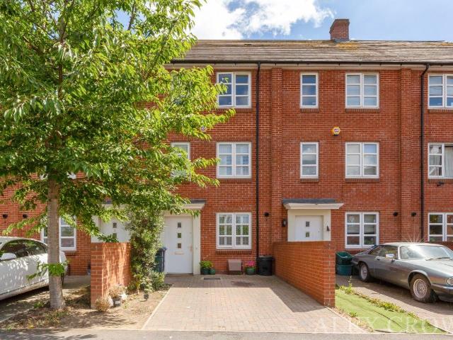 4 Bedroom Town House To Let