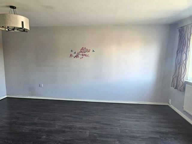 4 bedroom town house to let