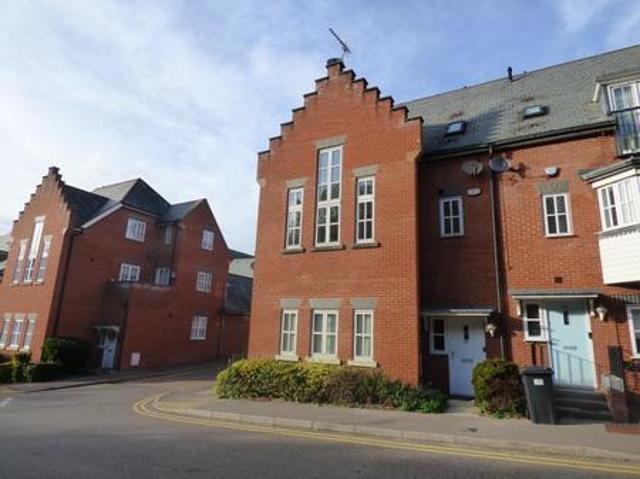 4 bedroom Town house To Let