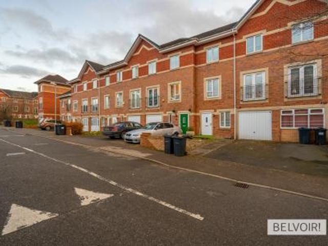 4 bedroom Town house To Let