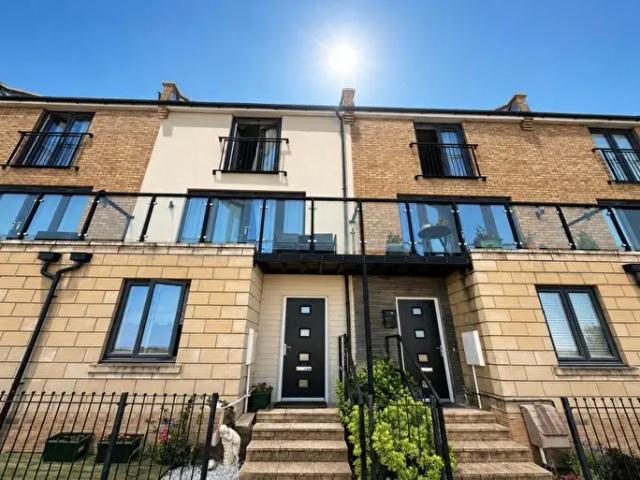 4 Bedroom Town House To Rent In Kestrel Road, Corby, NN17