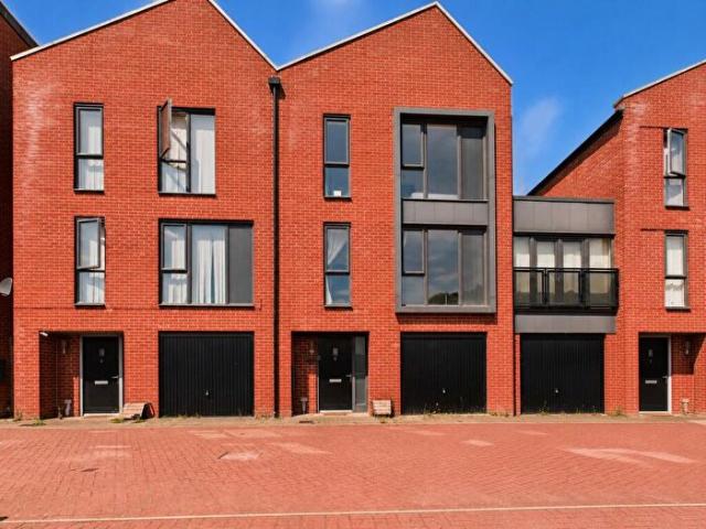 4 Bedroom Town House To Rent In Kingsway Boulevard, Kingsway, Derby, DE22