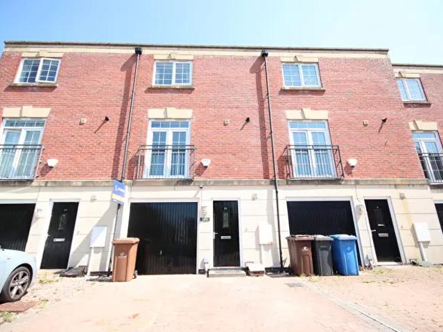 4 Bedroom Town House To Rent In Lavinia Court Available Now, DE73