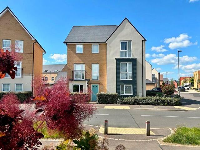 4 Bedroom Town House To Rent In Vanguard Circle, Brooklands, MK10