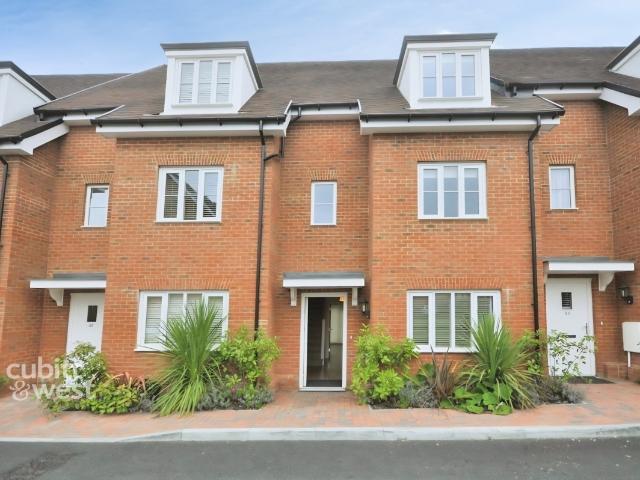 4 bedroom town house to rent