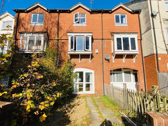 4 bedroom town house to rent