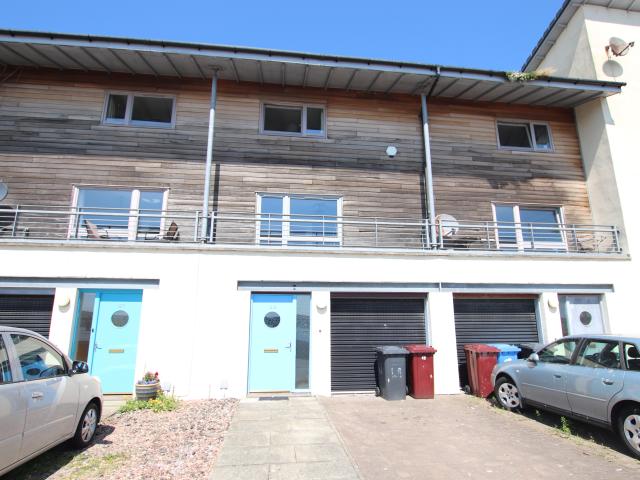 4 bedroom town house to rent