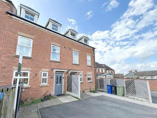 4 Bedroom Town House For Sale In Chesterfield, Derbyshire