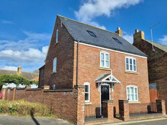 4 Bedroom Town House For Sale In Eye, Peterborough