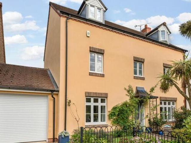 4 Bedroom Town House For Sale In Petersfield, Hampshire