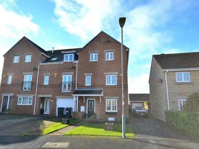4 Bedroom Town House For Sale In Quaking Houses