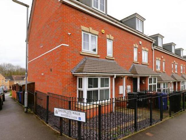 4 Bedroom Town House For Sale In Stairfoot Barnsley