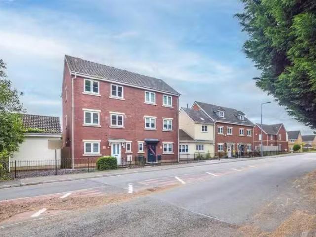 4 bedroom town house for rent in Wyncliffe Gardens, Cardiff, C.