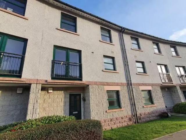 4 bedroom town house for rent in Grandholm Crescent, Bridge Of.