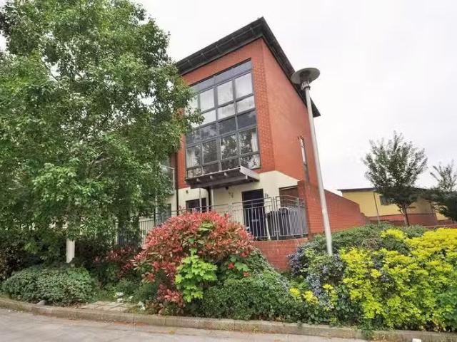 4 bedroom town house for rent in Langley Walk, City Centre, B15