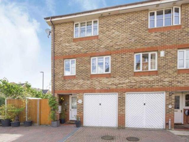 4 Bedroom Town House For Rent In London