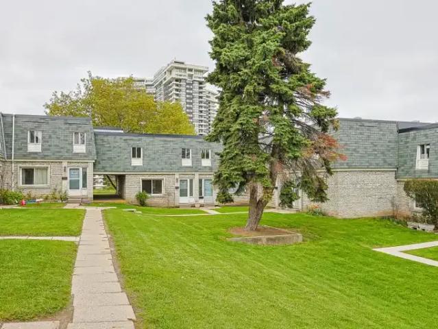 4 Bedroom Townhouse Mississauga ON LS102715352