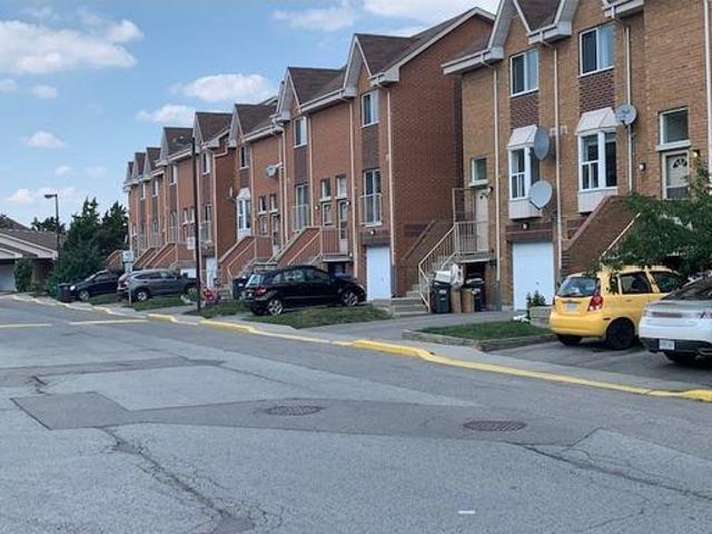 4 Bedroom Townhouse Mississauga ON 104433287