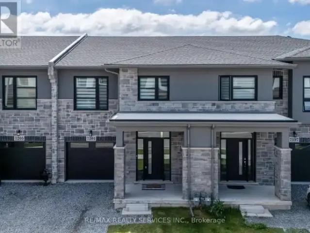 4 Bedroom Townhouse Niagara Falls ON 105135755