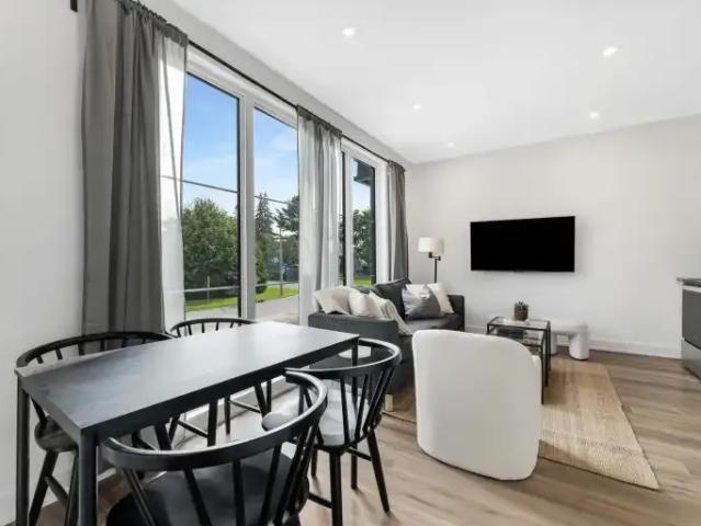 4 Bedroom Townhouse Ottawa ON 104824382