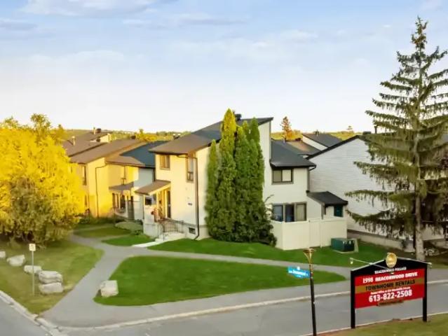 4 Bedroom Townhouse Ottawa ON 105047010