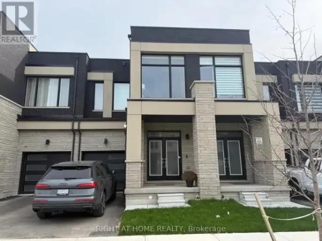 4 Bedroom Townhouse Oakville ON 104470968