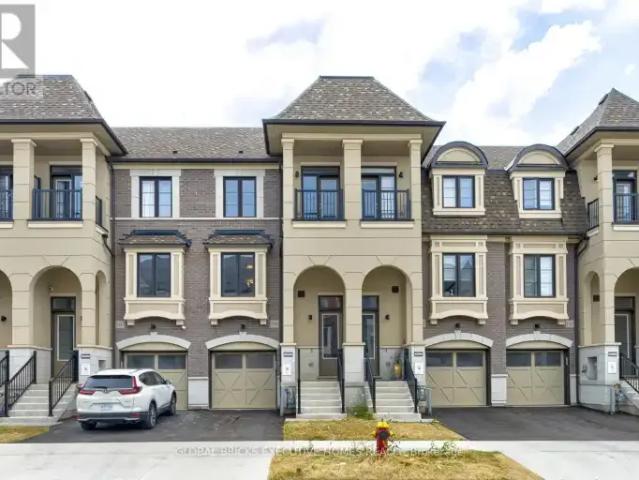 4 Bedroom Townhouse Oakville ON 104471166