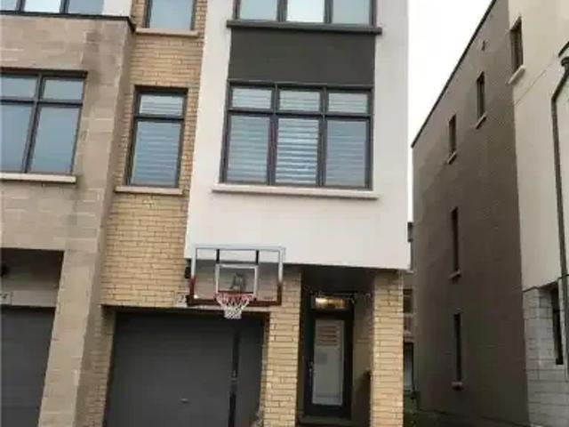 4 Bedroom Townhouse Oakville ON 104782865