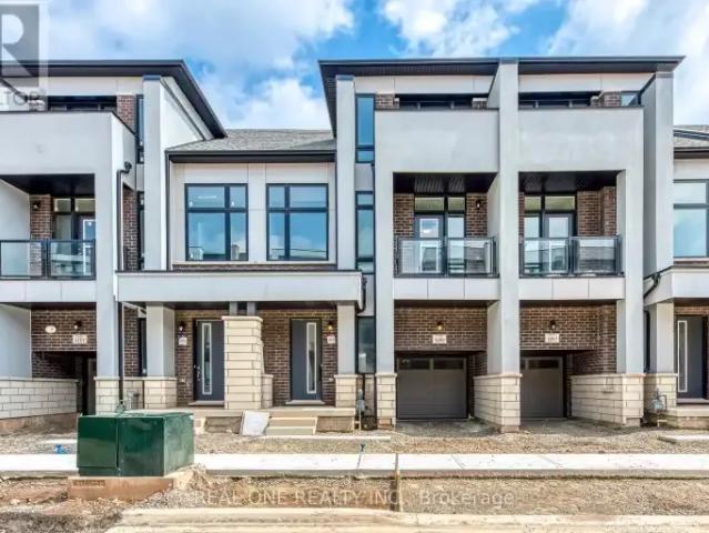 4 Bedroom Townhouse Oakville ON 105087961