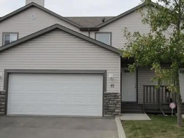 4 Bedroom Townhouse Airdrie AB 105804407