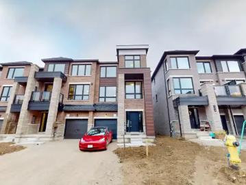 4 Bedroom Townhouse Barrie ON 102752536