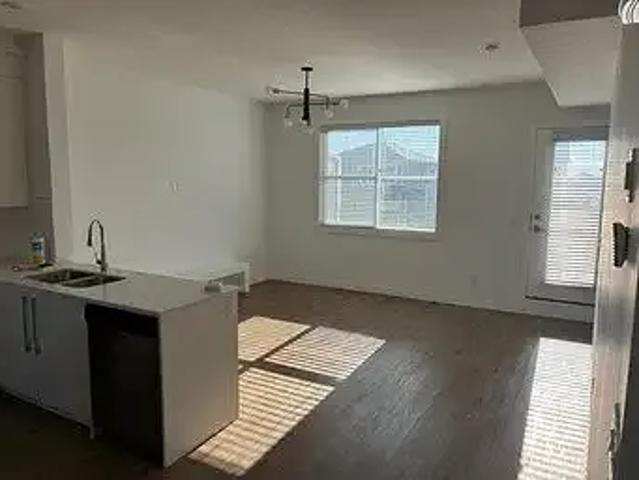 4 Bedroom Townhouse Calgary AB 104434225