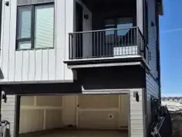 4 Bedroom Townhouse Calgary AB 104506844