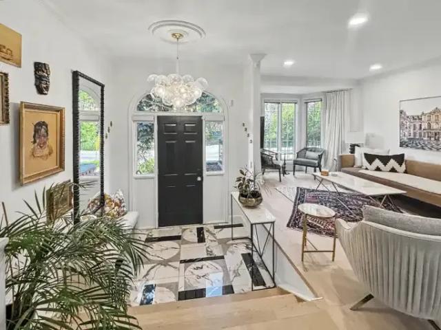 4 Bedroom Townhouse Calgary AB 104842157